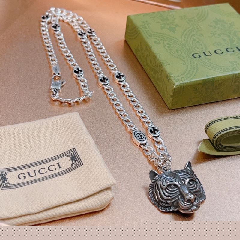 G*u*i necklaces